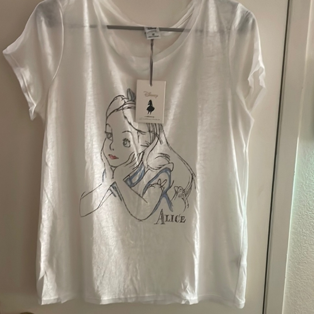 NWT Alice In Wonderland Shirt - Size M - Picture 4 of 12